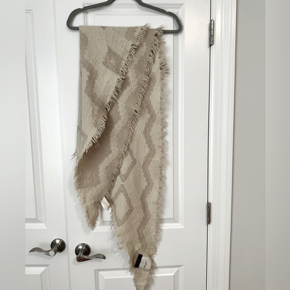 Aritiza 100% wool scarf